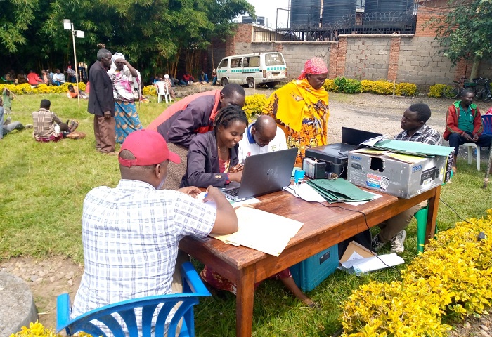 Abaturage bishimiye ko abakozi ba serivisi z