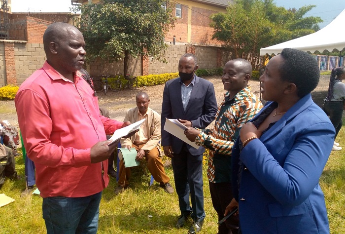 Bumasa yashyikirijwe ibyangombwa by'ubutaka bimutwaye amasaha macye