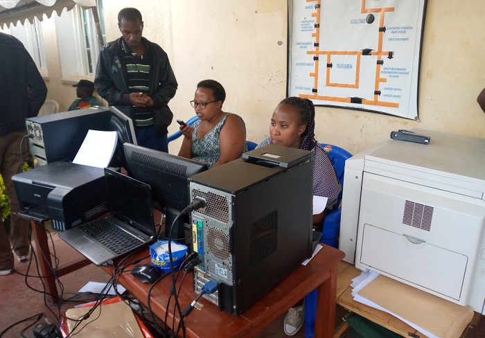 Abakozi bo muri serivisi z'ubutaka kuva ku rwego rw'Intara y'Amajyaruguru kugera mu Mirenge bavuye mu biro