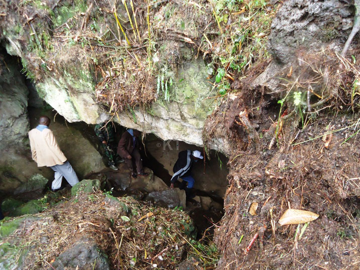 Ubuvumo bwa Nyaruhongo bwaroshywemo abatutsi benshi bishwe muri Jenoside kubwinjiramo biragoye.