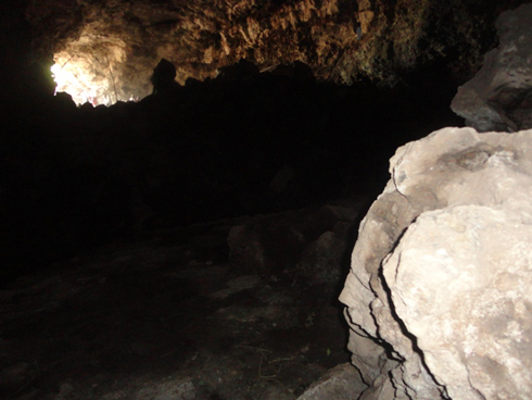 Ahaboneka ubuvumo niho ababusura bazajya binjirira.