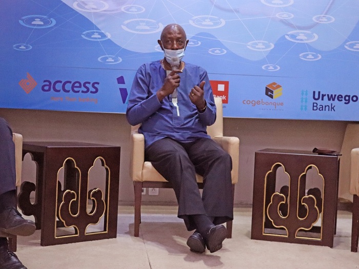 Dr. Nyirinkwaya avuga ko boroherejwe kubona inguzanyo hari byinshi bashobora gukora badakora uyu munsi