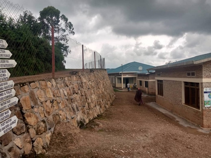 Aho Ikigo nderabuzima cya Mulindi gisanzwe ni mu manegeka kandi habaye hato