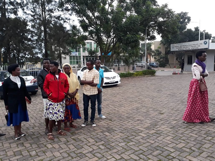 Bamwe mu bashinja Ntivuguruzwa kubaka amafaranga abizeza kuzababonera akazi