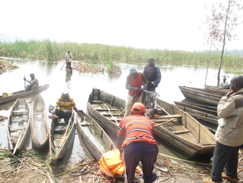 Bumwe mu bwato bukoreshwa mu kwambuka ikiyaga cya Cyohoha ya ruguru.