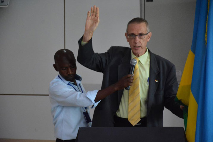 Guissard Jean Luc Rosi Jules Ghislai, umwe mu bahawe ubwenegihugu bw'u Rwanda, arahira 