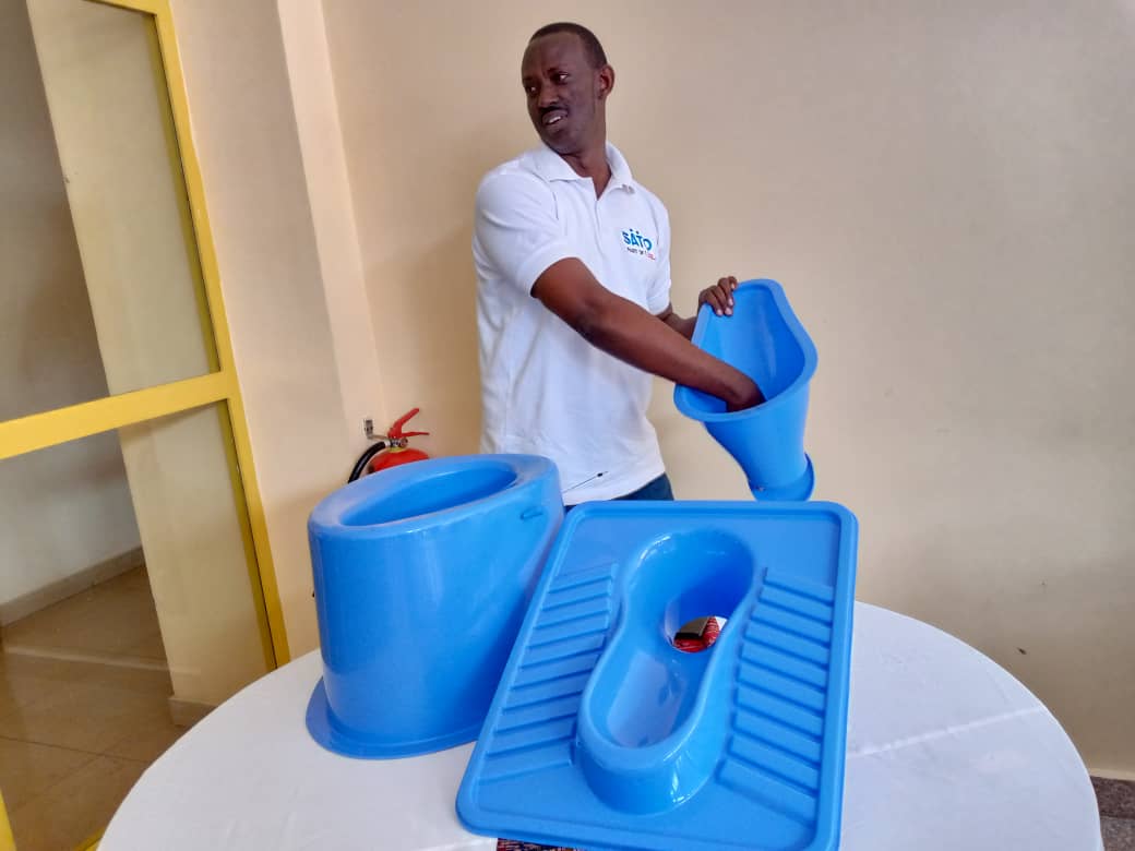 Imiryango iharanira isuku n'isukura yerekanye abafite ibikoresho by'ubwiherero burinda abantu kuvayo banduye