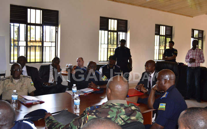 Ubwo abayobozi bakuru bamurikirwaga uko amahugurwa n'imyitozo bagatanga inama.