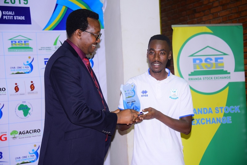 Niyigena Jules yagiye ahembwa mu bakinnyi bitwaye neza mu marushanwa atandukanye