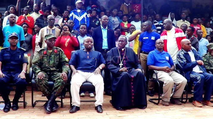 Atangiza Ukwezi k'Urubyiruko mu Karere ka Muhanga, Minisitiri Nsengimana, yasabye abanyamadini gufata iya mbere mu kwigisha ikoranabuhanga mu rubyiruko.