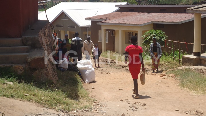 Iyo fu icururizwa mu ivumbi impande z'inzira.