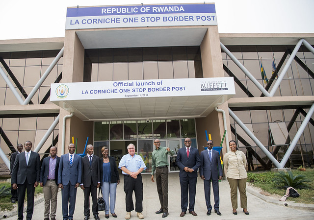 Ubwo Perezida Kagame yatahaga inyubako y'umupaka yubatswe ku nkunga ya Buffet