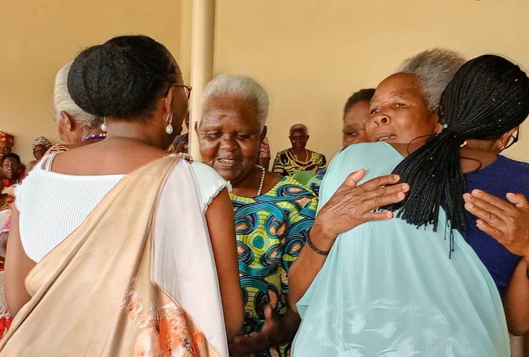 Babasuhuzanyije ubwuzu