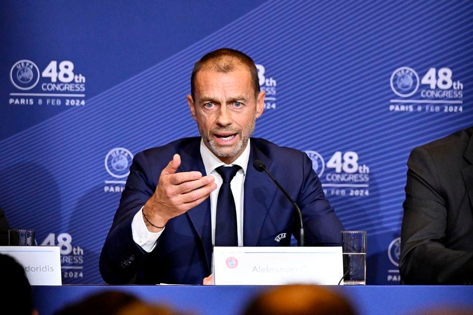 Perezida wa UEFA, Aleksander Čeferin, avuga ko kuzana ikarita y'ubururu byatuma ruhago iba itakiri ruhago