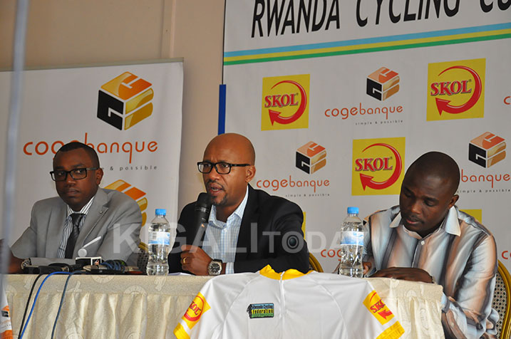 Uhagarariye Cogebanque, Bayingana, umuyobozi wa Ferwacy n'uhagarariye Skol.