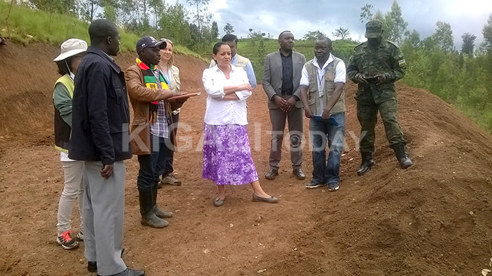 Valerie Guarnieri yashimye uruhare rw'abaturage mu mishinga igamije kubafasha kwikura mu bukene.