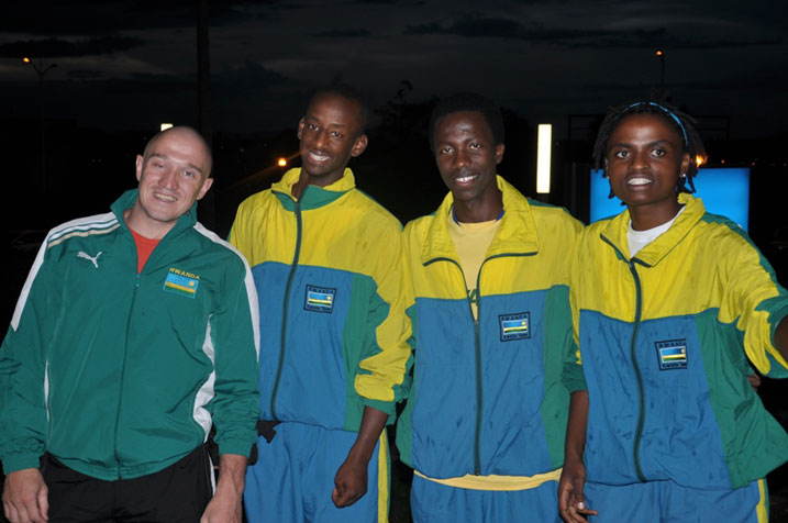 Uhereye ibumoso: Ruslan Adamov Umutoza w'iyi kipe, Ngarambe Vanelly, Ntungane Aimery na Gashagaza Solange.