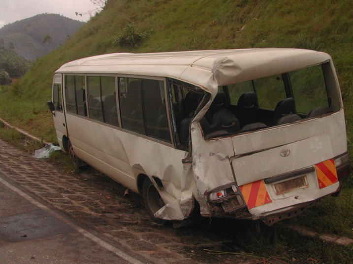 Coaster ya Virunga yangiritse inyuma.