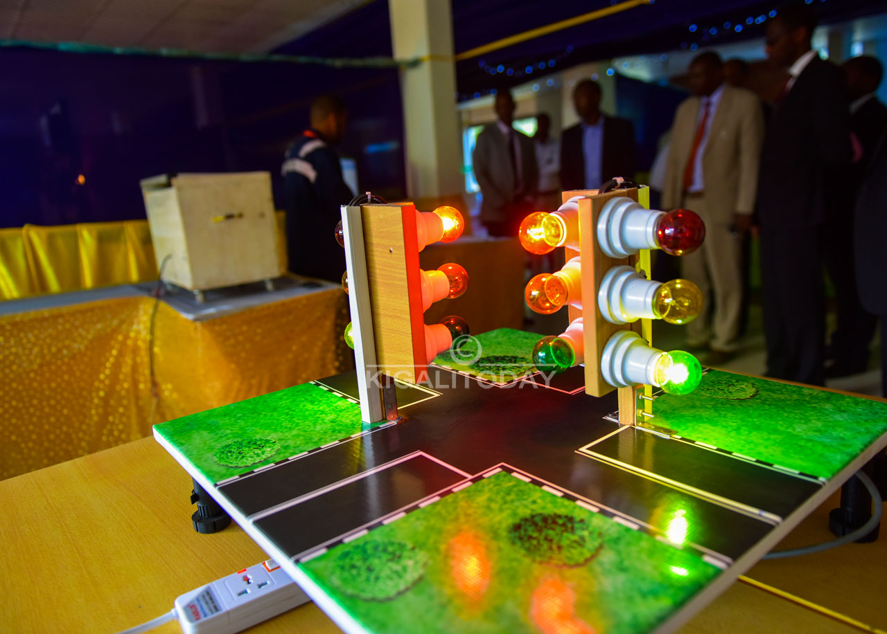 Abanyeshuri ba ULK banikorera Feu Rouge zishobora kwimurwa zigashyirwa ahataba amashanyarazi