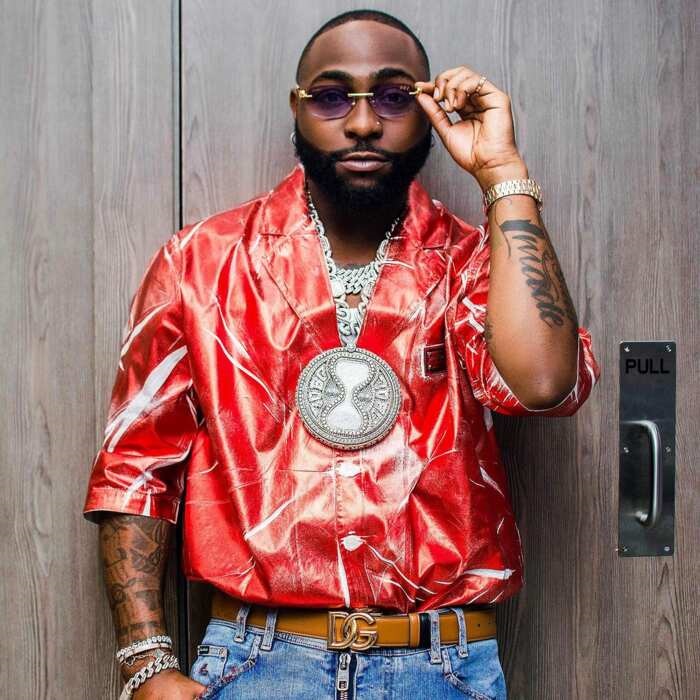 Umubyeyi wa Davido yamubwiye kudacika intege kubera ko ategukanye igihembo