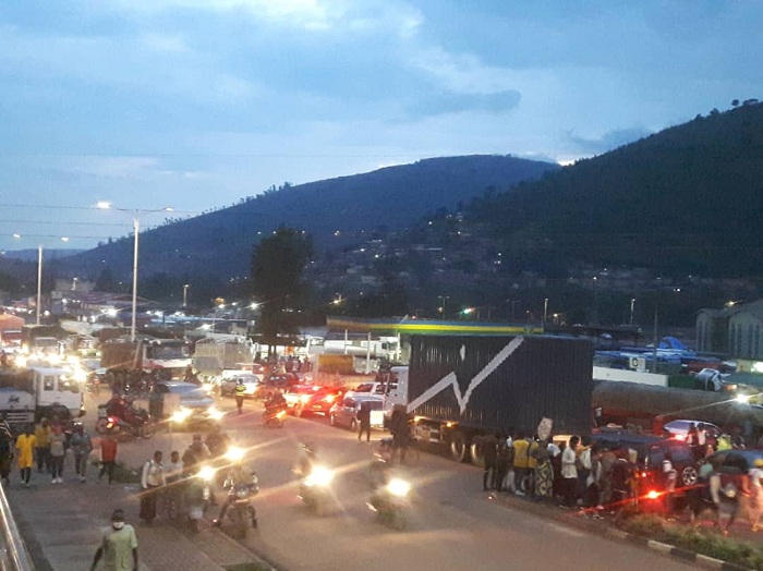 Iyo bwije umubyigano w'ibinyabiziga n'abantu muri Nyabugogo ni bwo wiyongera
