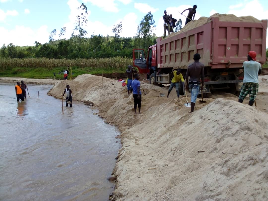 Gupakiria mu mazi ntibyemewe