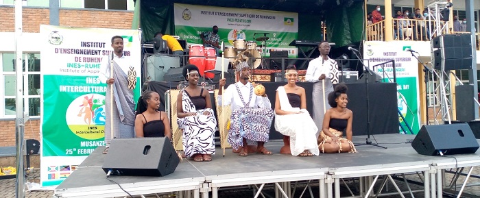 Abakomoka mu Rwanda berekana amateka yo hambere ku ngoma ya Cyami