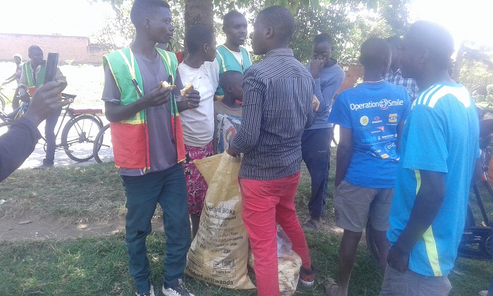 Umucuruzi w'iyo migati yavuze ko ari umwuga umutunze