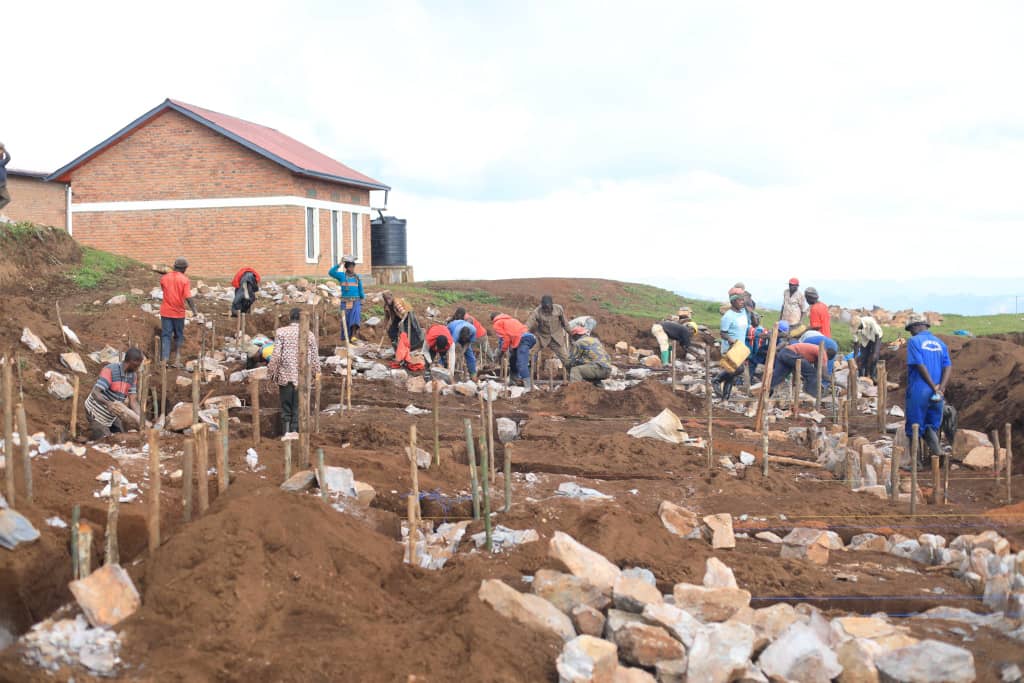 Uyu Mudugudu urimo kubakwa ku buso bwa Hegitari 10 uzatuzwamo imiryango isaga 300 yiganjemo iyabaga mu manegeka