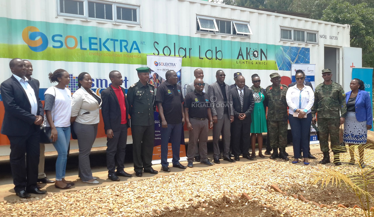 Abahagarariye Leta barimo Ministiri Nsengimana, Guverineri w'Amajyaruguru Gatabazi JMV; hamwe n'abafatanyabikorwa mu ikoranabuhanga ry'umudugudu