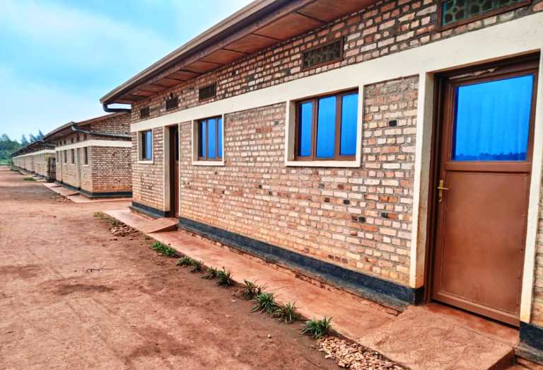 Umudugudu batujwemo urimo inzu nziza, ariko ngo ni nto