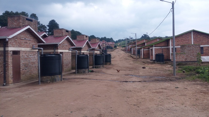 Abatuye umudugudu wa Yanza bishimira ibikorwaremezo bagejejweho ariko bakavuga ko bakeneye n