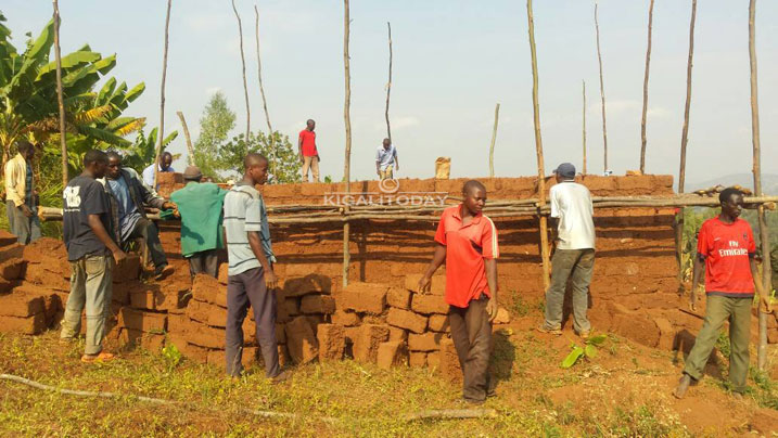 Harateganywa kubaka amazu agera kuri atanu y'abatishoboye.
