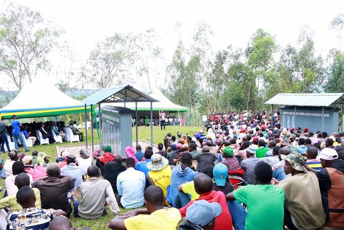Umuganda wibanze ku bikorwa byo gusukura inzibutso za Jenoside