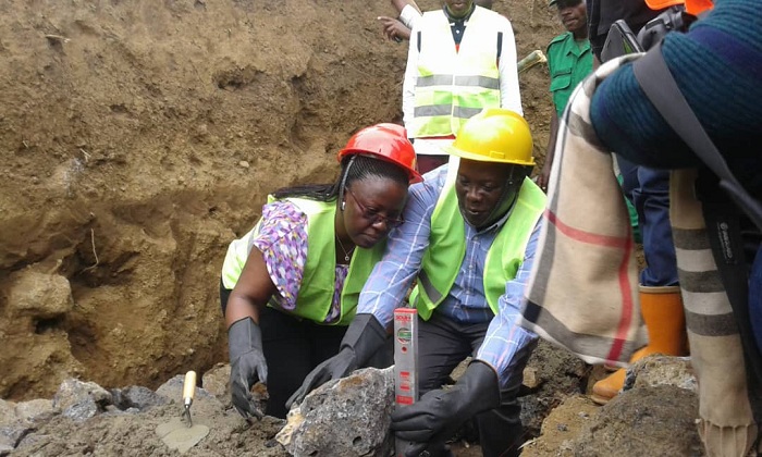 Minisitiri Mujawamariya na Guverineri Gatabazi bashyira ibuye ry