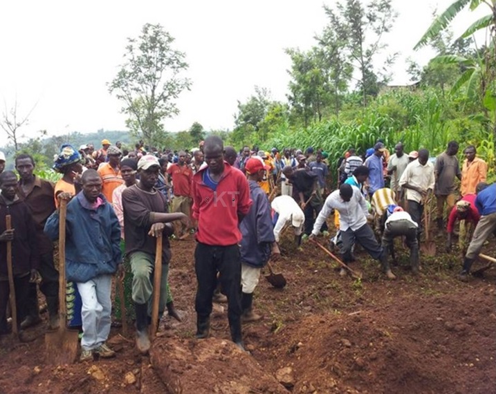 Umuganda ngo ufasha abaturage kugera ku bikorwa by'iterambere.