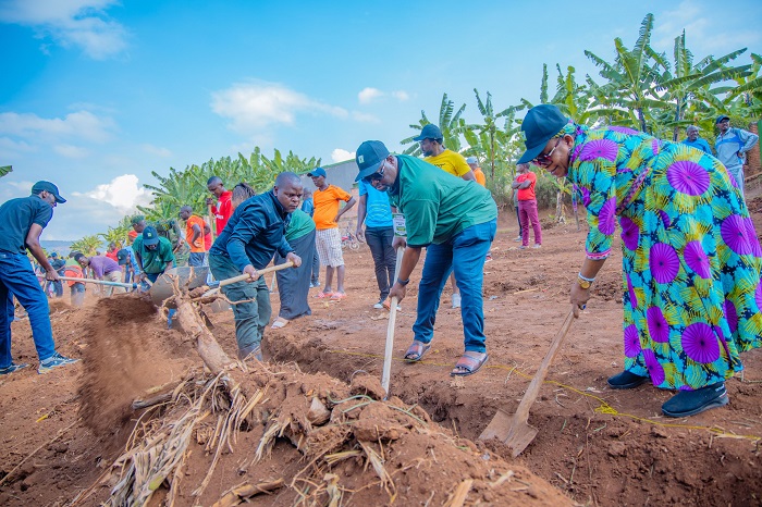 Umuganda wakozwe hacukurwa inzira z