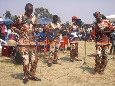 Itsinda ryibyina indirimbo zo hambere ryashimishije benshi ku munsi w'umuganura.