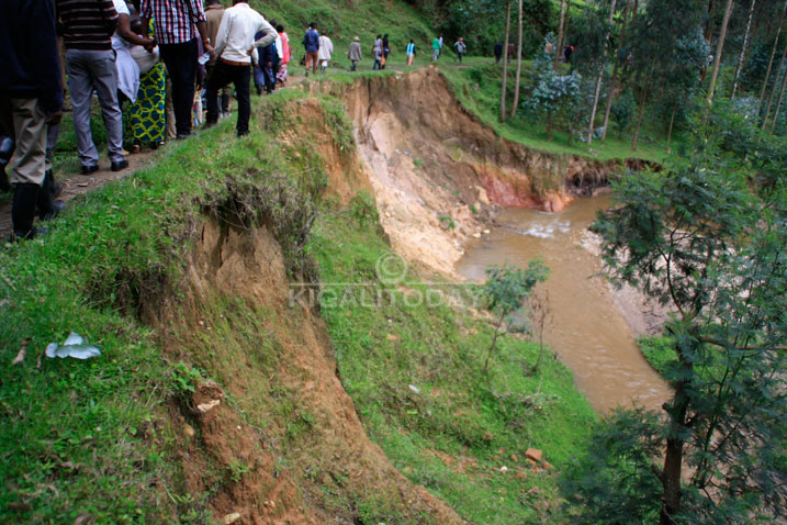 Umugezi wa Giciye nawo wangiza umuhanda