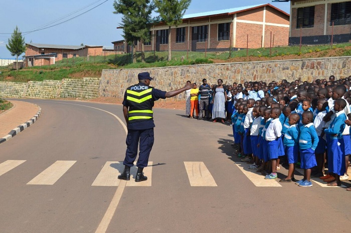 Ibikorwa remezo bituma abatwaye ibinyabiziga bagabanya umuvuduko ngo birakenewe ku mashuri amwe n