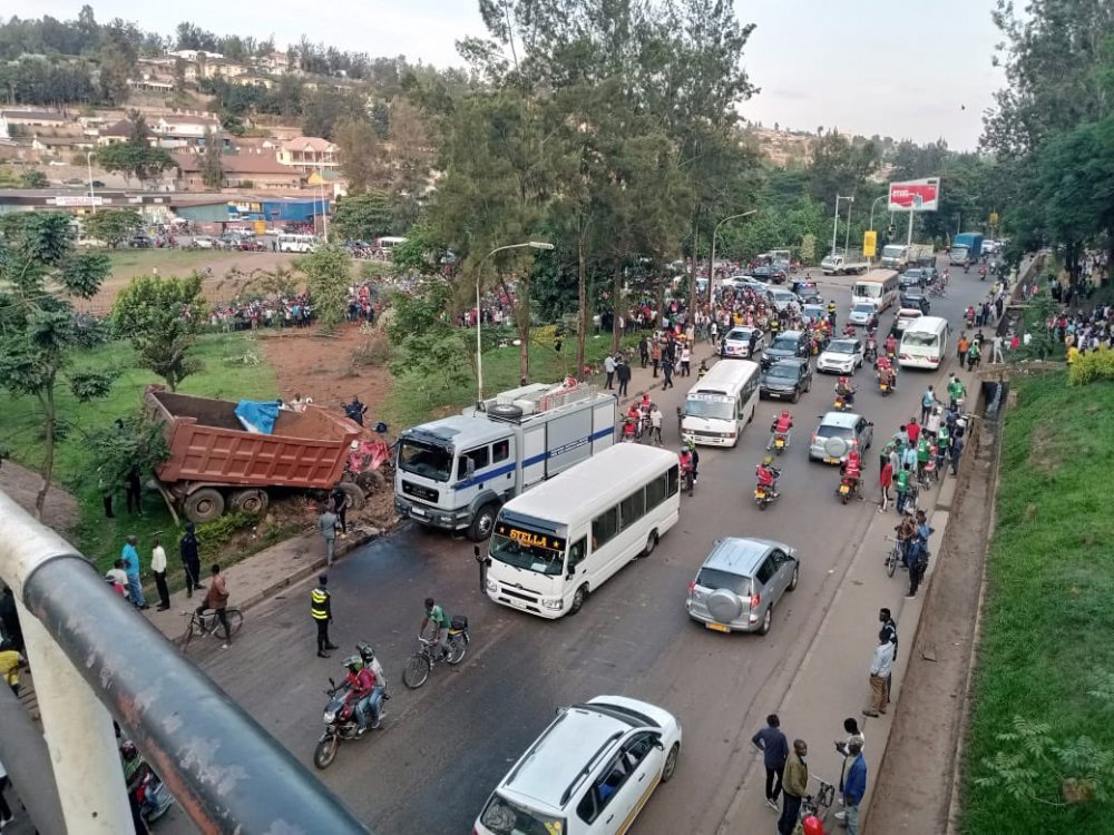 Impanuka yabereye mu muhanda uva kuri Yamaha werekeza ku Kinamba