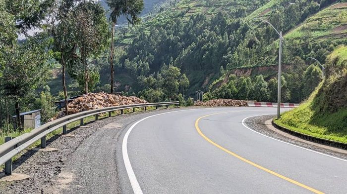 Abaturage baherutse kubona harundwa amabuye babwirwaga ko ari ayo gusanisha ahangiritse na n'ubu ngo baracyategereje ko bikorwa 