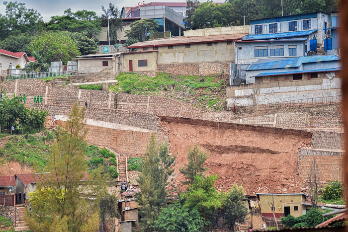 Umuhanda waridutse hashize igihe abahatuye batabaza ubuyobozi bw'Umujyi wa Kigali basaba ingurane ngo bimuke ariko ntibayihabwa