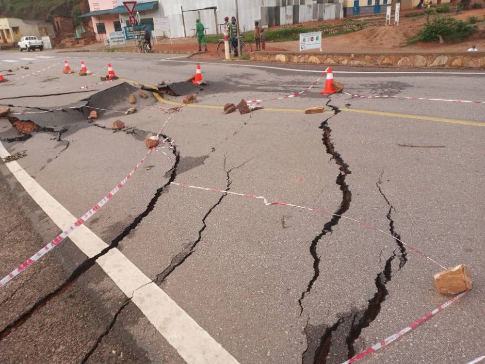Umuhanda uherutse kwangirika bituma utaba nyabagendwa