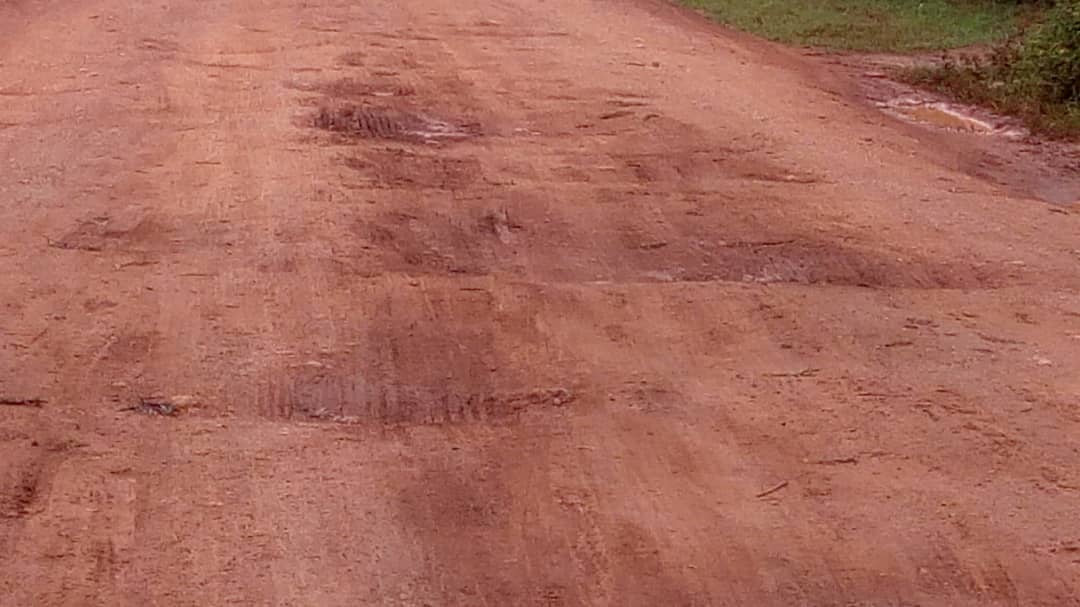 Umuhanda wangiritse utuma iyo bahageze bagenda gahoro cyane