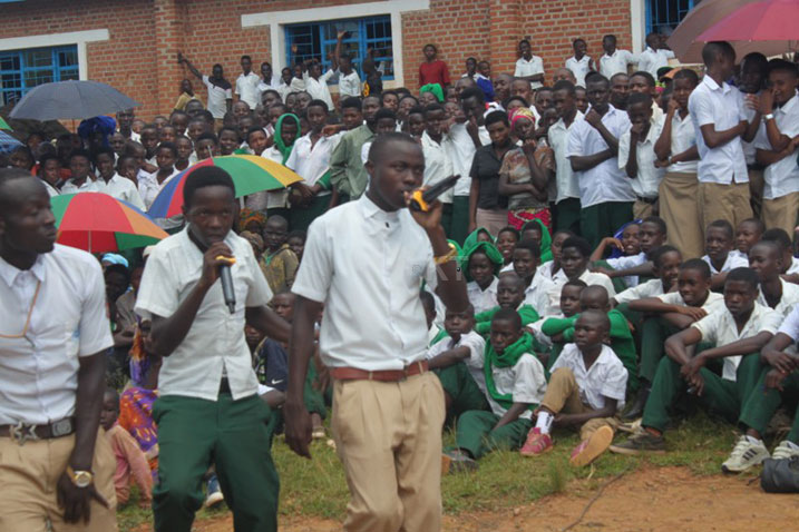 Ubu bukangurambaga bwaranzwe n'indirimbo n'imbyino bikangurira urubyiruko kwirinda Sida.