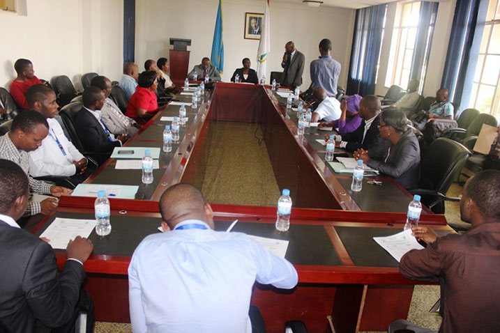 Umuhango w'ihererekanyabubasha wari witabiriwe n'abantu benshi.