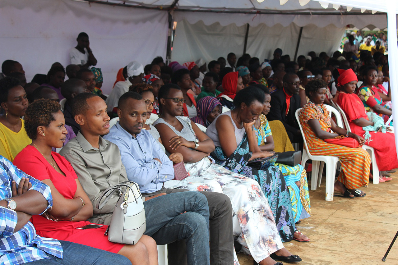 Umuhango witabiriwe n'abanatu baturutse hirya no hino mu gihugu