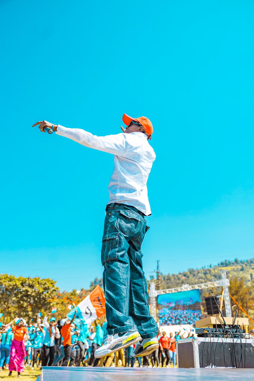 Umuhanzi Fireman nawe yasusurukije abanyamuryango ba RPF i Burera