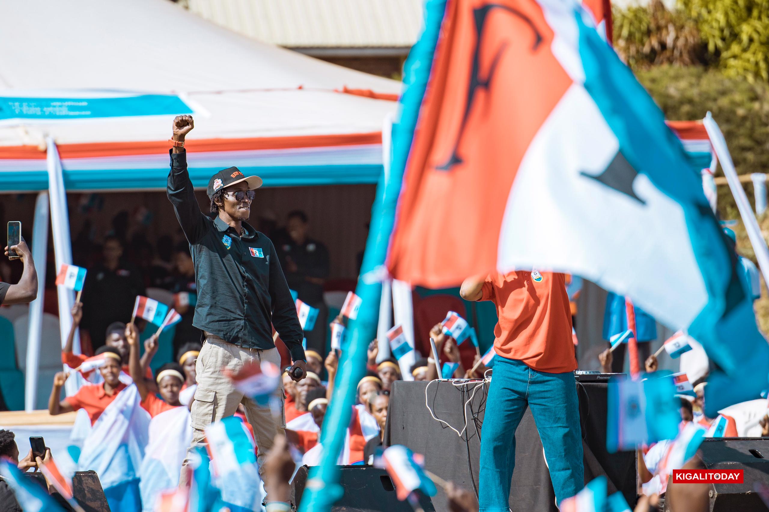 Umuhanzi Fireman nawe yasusurukije abitabiriye iki gikorwa